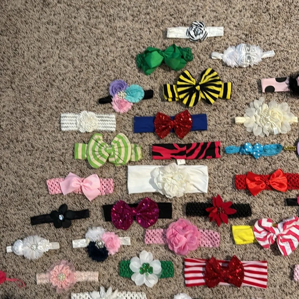 Lot/bundle of baby/girls headbands I believe I counted 48 large variety